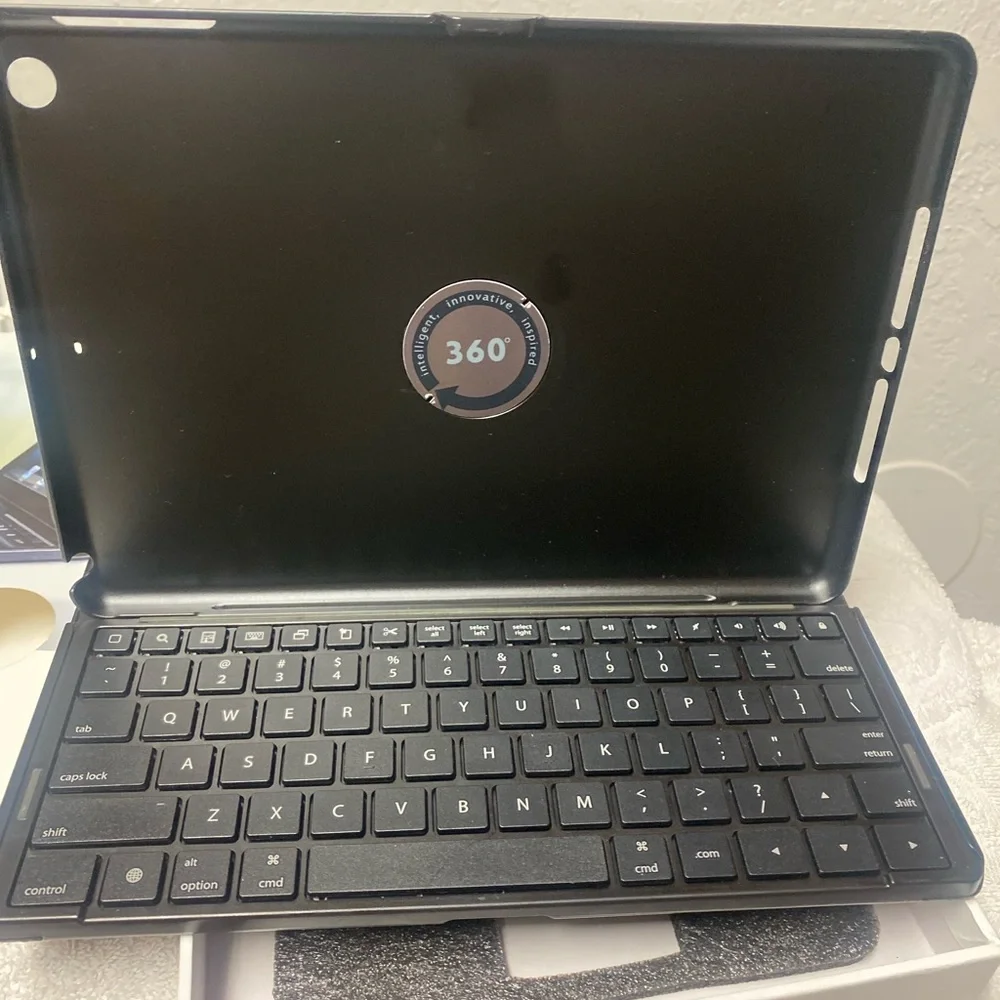 Targus iPad Air cover case and keyboard new!!